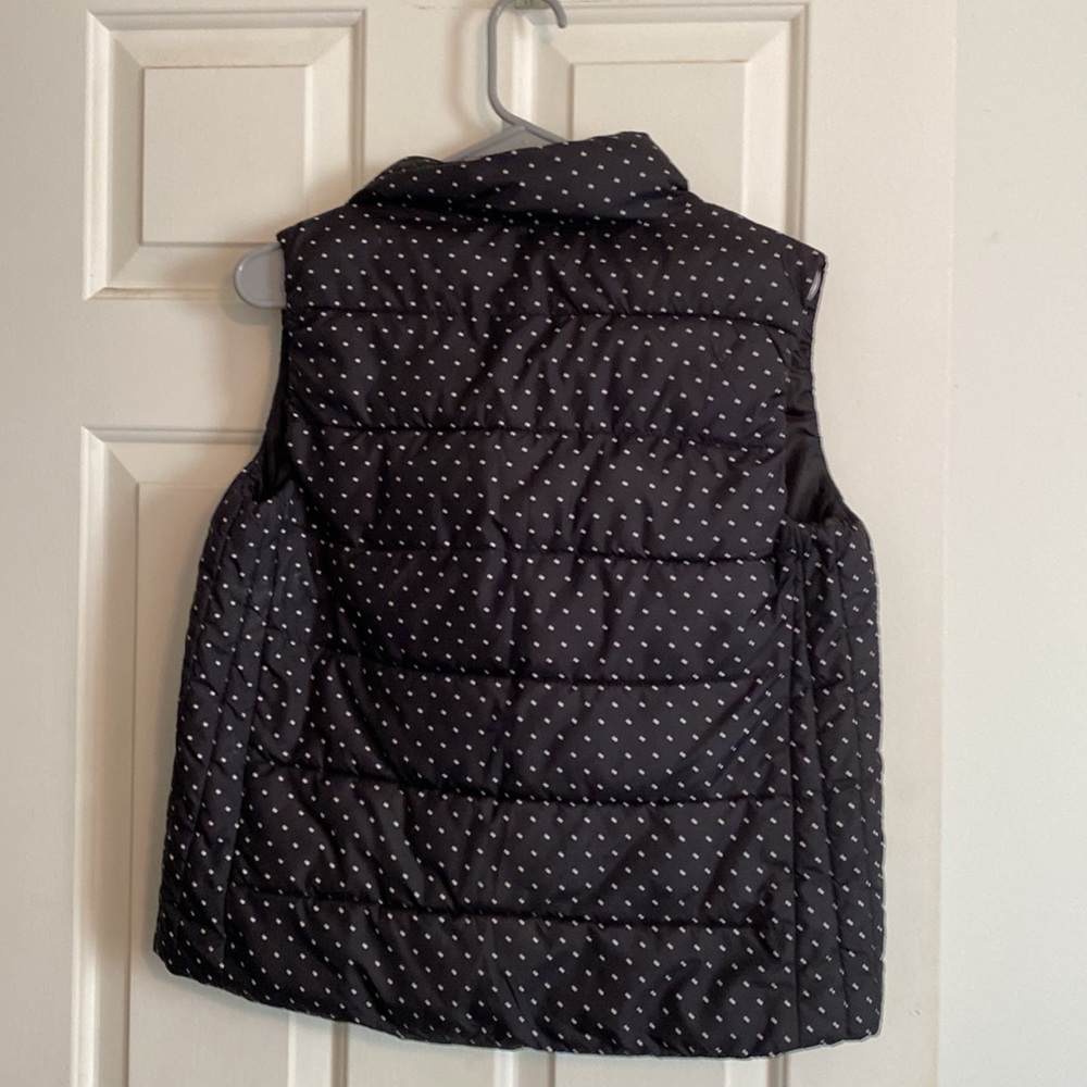 Size Small, 100% Polyester, Two Front Pockets - image 4